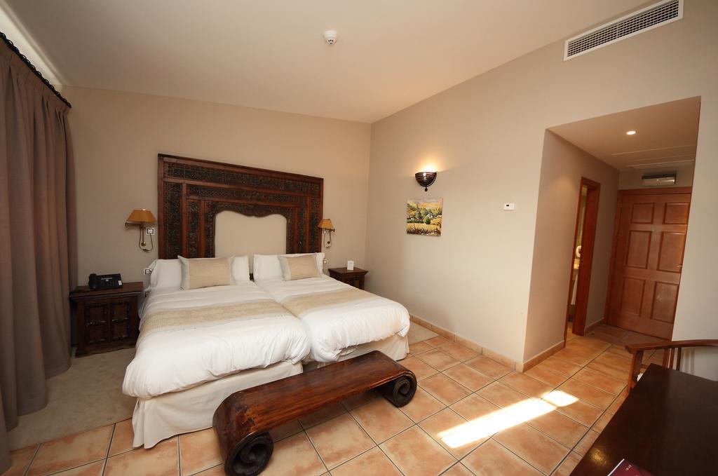 Hotel Chateau Vinasoro Alcázar de San Juan Zimmer foto